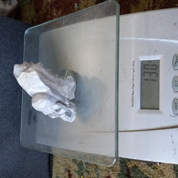 Quartz carved skull - Picture 6 of 8